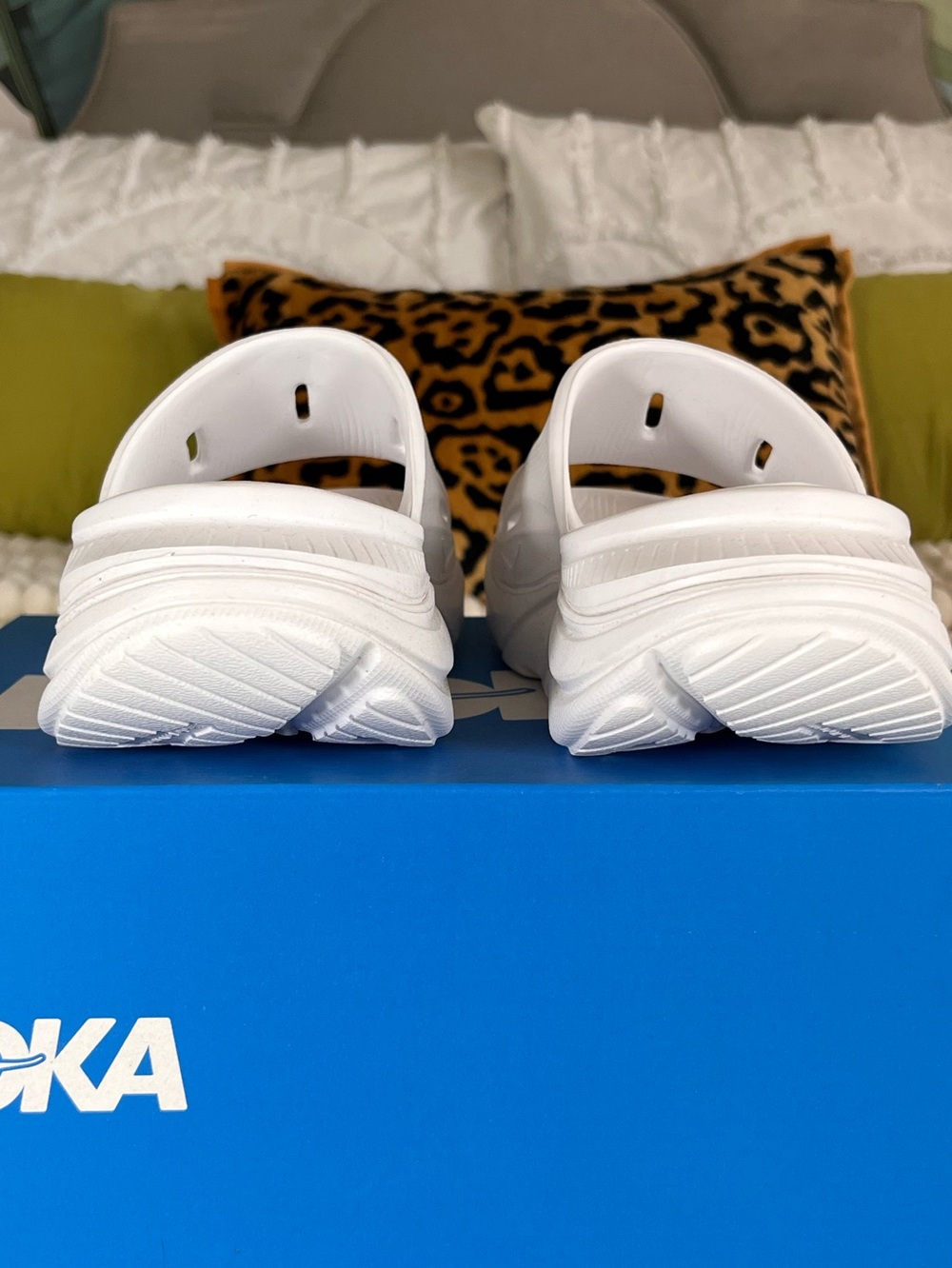 Hoka White Kawana Cushioned Slide Sandals with Platform Sole Size 8 NWB - Picture 8 of 9